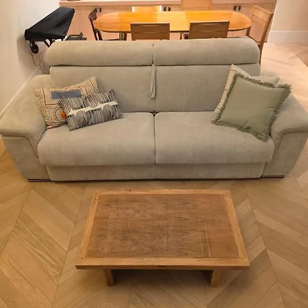 Apartment Design And Absolute Comfort, Paris